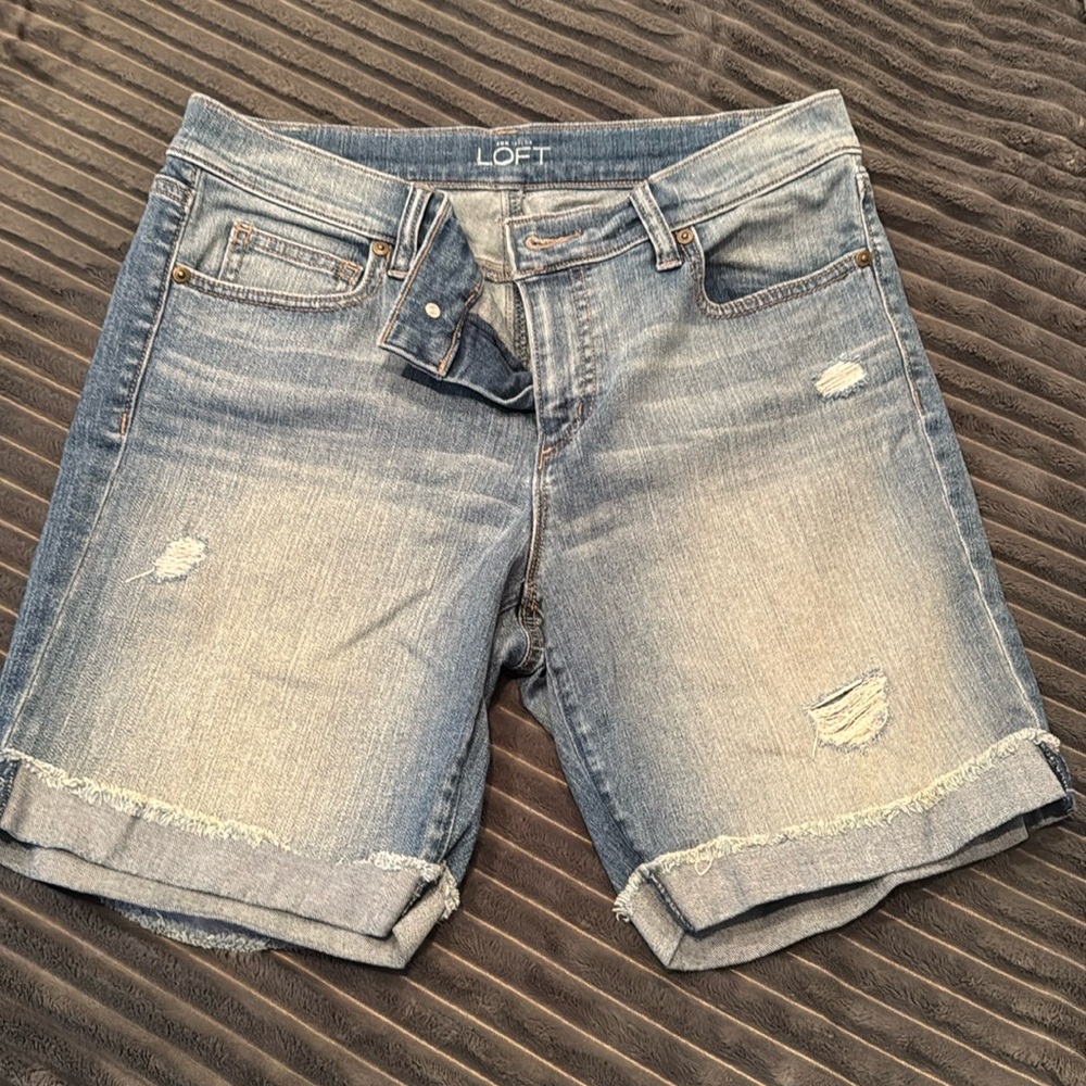 Ann Taylor loft Bermuda shorts size 6